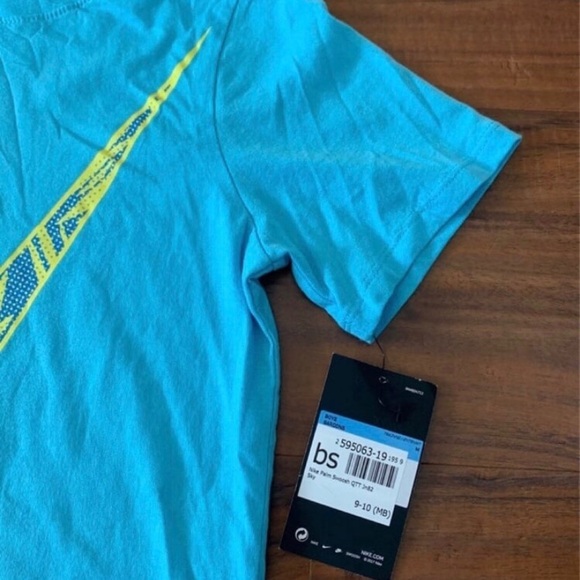 New rare color Nike T-shirt - Picture 2 of 4